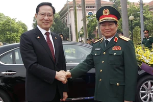 Bộ trưởng Bộ Quốc phòng Hàn Quốc ủng hộ lập trường của Việt Nam trong vấn đề Biển Đông