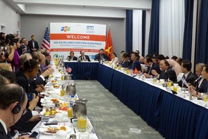 Thủ tướng Nguyễn Xuân Phúc gặp gỡ cộng đồng doanh nghiệp Hoa Kỳ