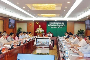 Đồng chí Trần Cẩm Tú, Bí thư Trung ương Đảng, Chủ nhiệm UBKTTƯ chủ trì kỳ họp