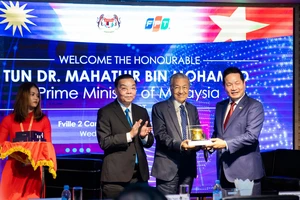 Thủ tướng Malaysia giao lưu về phát triển công nghệ và chuyển đổi số tại FPT