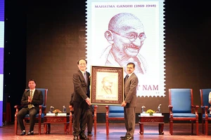 Phát hành bộ tem đặc biệt kỷ niệm 150 năm sinh Mahatma Gandhi