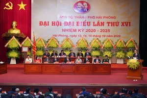 Thủ tướng Nguyễn Xuân Phúc: Hải Phòng phải tập trung phát triển kinh tế biển, trở thành một thành phố cảng quốc tế hiện đại
