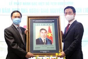 Phát hành đặc biệt bộ tem về nhà ngoại giao Nguyễn Cơ Thạch