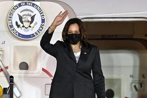 Phó Tổng thống Hoa Kỳ Kamala Harris đến Hà Nội, bắt đầu chuyến thăm Việt Nam