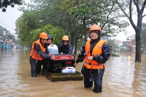 Viettel cấp tốc hỗ trợ người dân các tỉnh chịu ảnh hưởng bão Noru