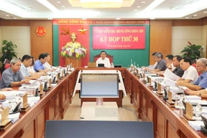 Cảnh cáo Ban Cán sự đảng UBND tỉnh Thanh Hóa các nhiệm kỳ 2011-2016, 2016-2021