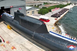 Sự kiện mà KCNA đưa tin là lễ hạ thủy tàu ngầm tấn công mang vũ khí hạt nhân chiến thuật mới, trong bức ảnh được phát hành hôm 8-9 - Ảnh: KCNA