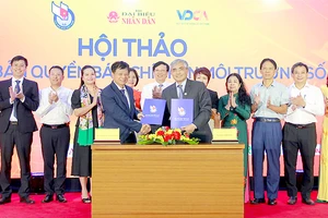 Lãnh đạo Hội Nhà báo Việt Nam và Hội Truyền thông số Việt Nam ký kết thỏa thuận hợp tác 