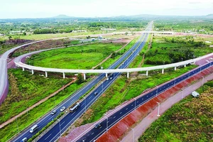 Khẩn trương hoàn thiện các dự án đường cao tốc đã thông xe