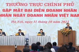 Thường trực Chính phủ gặp mặt đại diện giới doanh nhân Việt Nam. Buổi gặp mặt diễn ra tại đầu cầu trụ sở Chính phủ và kết nối trực tuyến tới trụ sở UBND các tỉnh, thành phố trực thuộc Trung ương.