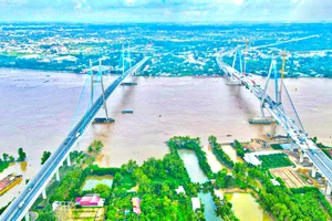 Cầu Mỹ Thuận 2 (phải) bắc song song với cầu Mỹ Thuận hiện hữu nối 2 tỉnh Vĩnh Long và Tiền Giang