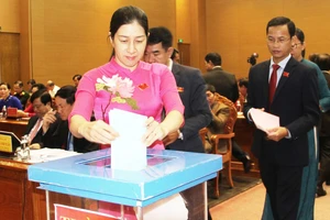 Bình Định: Chủ tịch HĐND tỉnh đạt 98% tín nhiệm cao 
