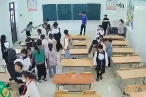 Xử lý nghiêm vụ học sinh bạo lực cô giáo ở Tuyên Quang