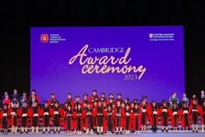 Trao danh hiệu "Top in Việt Nam" cho học sinh đạt thành tích cao các kỳ thi quốc tế