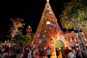 “Lễ thắp sáng Cây thông Ngàn sao” mở màn mùa Giáng sinh tưng bừng nhất từ trước đến nay tại Phú Quốc 