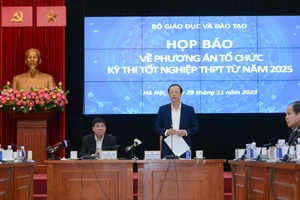 Thứ trưởng Bộ GD-ĐT Phạm Ngọc Thưởng chủ trì họp báo công bố phương án thi tốt nghiệp THPT từ năm 2025 