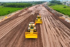 Khẩn trương triển khai Thi công đắp đất nền cho dự án thành phần 3 cao tốc Biên Hòa - Vũng Tàu giai đoạn 1 