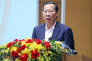 Đồng chí Phan Văn Mãi, Chủ tịch UBND TPHCM tại hội nghị. Ảnh: VIẾT CHUNG