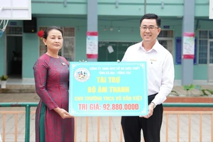 Công ty XSKT Bà Rịa-Vũng Tàu trao tặng bộ âm thanh cho Trường THCS Võ Văn Kiệt (Vũng Tàu)
