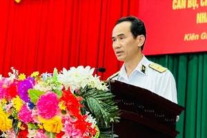 Chuẩn Đô đốc Nguyễn Hữu Thoan, Bí thư Đảng ủy, Chính ủy Vùng 5 Hải quân phát biểu tại sự kiện 