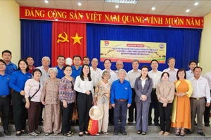 VWS tài trợ hơn 150 triệu đồng quà tết cho người dân Quới Sơn, tỉnh Bến Tre