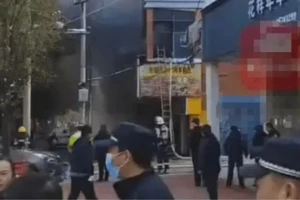 Hiện trường vụ cháy cửa hàng ở TP Tân Dư, tỉnh Giang Tây, Trung Quốc, ngày 24-1. Ảnh: GLOBAL TIMES