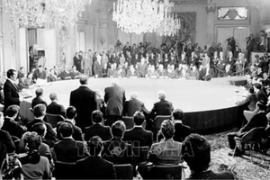 Lễ ký Hiệp định Paris về chấm dứt chiến tranh, lập lại hòa bình ở Việt Nam, ngày 27-1-1973, tại Trung tâm Hội nghị quốc tế ở Paris (Pháp). Ảnh: TTXVN