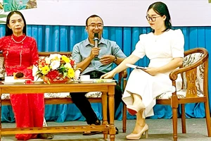 Các nhà văn viết cho thiếu nhi tiêu biểu ở Tây Nam bộ (từ trái qua): Võ Diệu Thanh, Lê Quang Trạng 