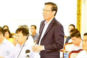 Chủ tịch UBND TPHCM Phan Văn Mãi phát biểu tại hội thảo “Phát triển không gian, chức năng dọc hành lang sông Sài Gòn theo kinh nghiệm của Pháp về sông Seine”. Ảnh: HOÀNG HÙNG