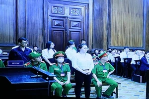 Bị cáo Nguyễn Phương Hằng và đồng phạm tại phiên tòa tháng 9-2023.