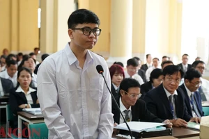 Bị cáo Trương Khánh Hoàng, cựu quyền Tổng Giám đốc SCB tại tòa. Ảnh: HOÀNG HÙNG 