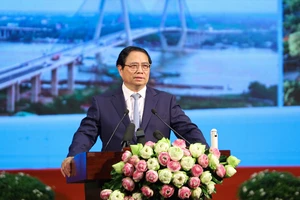 Thủ tướng Phạm Minh Chính dự, chỉ đạo hội nghị xúc tiến đầu tư tỉnh Vĩnh Long