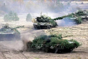 Xe tăng quân sự Belarus tham gia một cuộc tập trận gần làng Volka, cách thủ đô Minsk 150km. Ảnh tư liệu: AFP/TTXVN