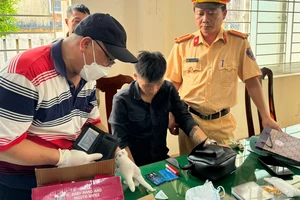 Bắt giữ 2 đối tượng vận chuyển ma túy từ TPHCM về Quảng Ngãi