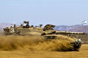 Xe quân sự Israel tham gia huấn luyện trên Cao nguyên Golan, giáp giới Syria. Ảnh: AFP/TTXVN