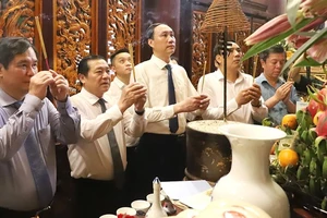 Đoàn công tác Ban Tuyên giáo Trung ương dâng hương tại Đền Hùng