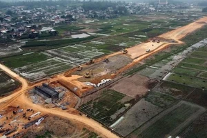 Dự án đường bộ cao tốc Diễn Châu - Bãi Vọt đang rốt ráo thi công