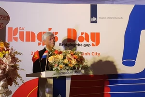 Phó Chủ tịch UBND TPHCM Võ Văn Hoan phát biểu tại buổi lễ. Ảnh: THỤY VŨ
