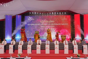 Phó Thủ tướng Trần Lưu Quang ấn nút khởi công dự án hơn 2.300 tỷ đồng