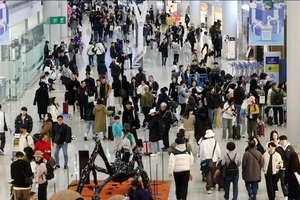 Hành khách tại Sân bay Quốc tế Seoul ở Inch, phía Tây Seoul. Ảnh: Yonhap 