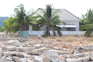 TP Phú Quốc: Tạm dừng cho lãnh đạo xuất cảnh để xử lý các vụ vi phạm về đất đai, xây dựng