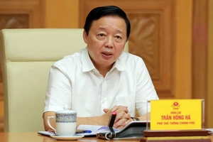 Phó Thủ tướng Trần Hồng Hà chủ trì cuộc họp trực tiếp kết hợp trực tuyến về dự thảo Nghị định Quản lý và phát triển nhà ở xã hội