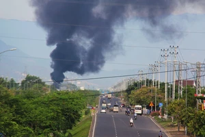 Vụ cháy nhìn từ TP Nha Trang