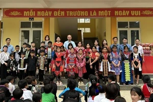Trao tặng sản phẩm cho các đơn vị bếp ăn trường học tại Thanh Hóa, Hà Tĩnh