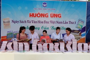 Người dân Tây Ninh tham gia ngày hội