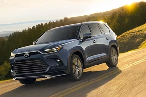 Xe thể thao đa dụng Grand Highlander - một trong hai loại xe mà Toyota tạm ngừng sản xuất. Ảnh: Toyota Photo