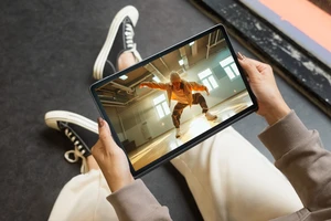 Lenovo Tab Plus với âm thanh vượt trội với 8 loa JBL được tích hợp