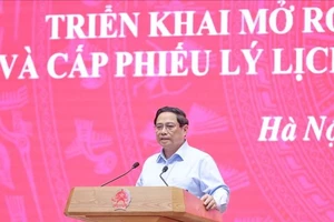 Thủ tướng yêu cầu mở rộng thí điểm sổ sức khỏe điện tử và cấp phiếu lý lịch tư pháp qua VneID trên toàn quốc