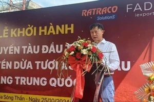 Chuyến tàu đầu tiên đưa dừa tươi từ ga Sóng Thần sang Trung Quốc