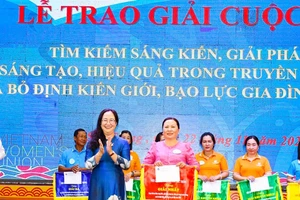 Trao giải cho các đội có thành tích cao tại cuộc thi